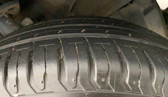 2017 Maruti Baleno DELTA PETROL 1.2, Petrol, Manual, 84,684 km, Right Front Tyre Tread