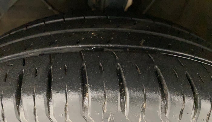 2017 Maruti Baleno DELTA PETROL 1.2, Petrol, Manual, 84,684 km, Left Front Tyre Tread