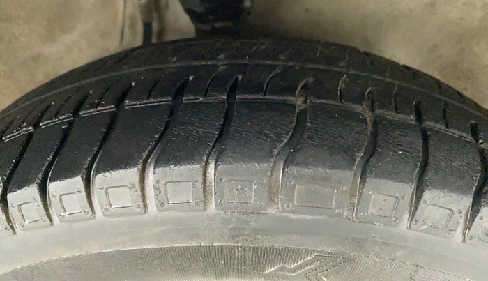 2014 Maruti Alto 800 LXI CNG, CNG, Manual, 1,11,635 km, Right Front Tyre Tread