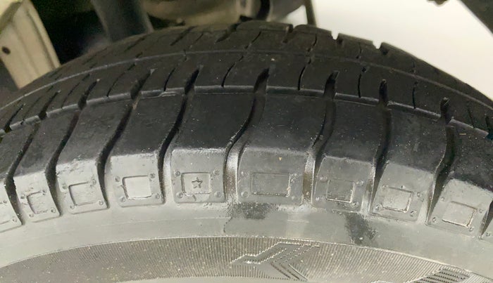 2014 Maruti Alto 800 LXI CNG, CNG, Manual, 1,11,635 km, Left Rear Tyre Tread