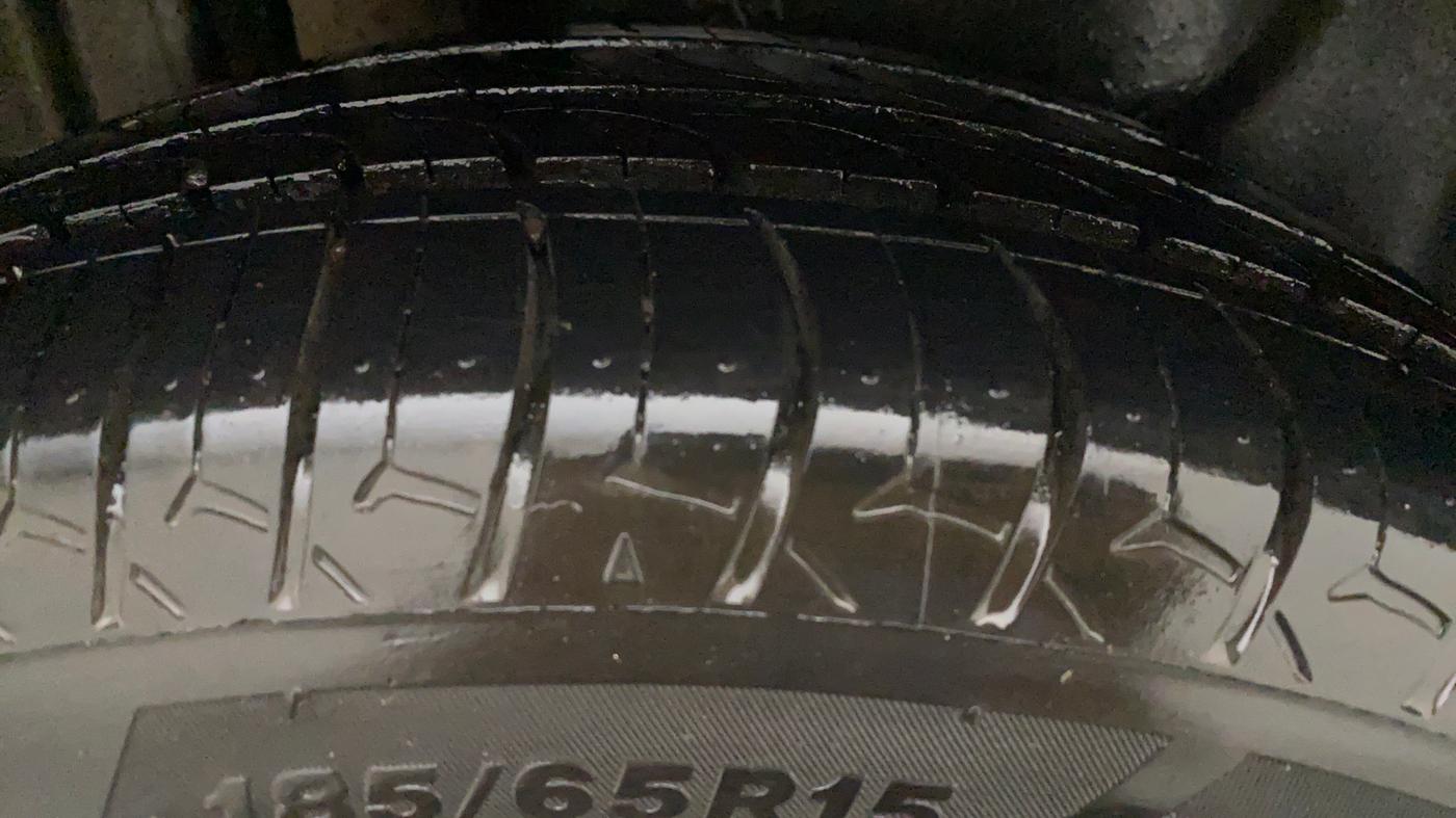 2016 Maruti Swift Dzire VXI AT, Petrol, Automatic, 92,121 km, Left Front Tyre Tread