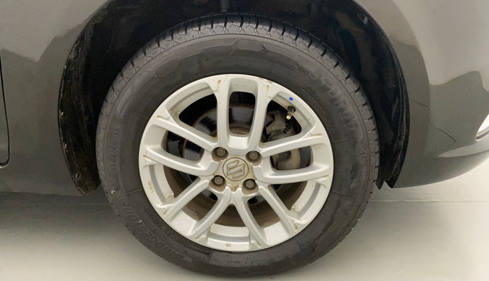 2016 Maruti Swift Dzire VXI AT, Petrol, Automatic, 92,121 km, Right Front Wheel