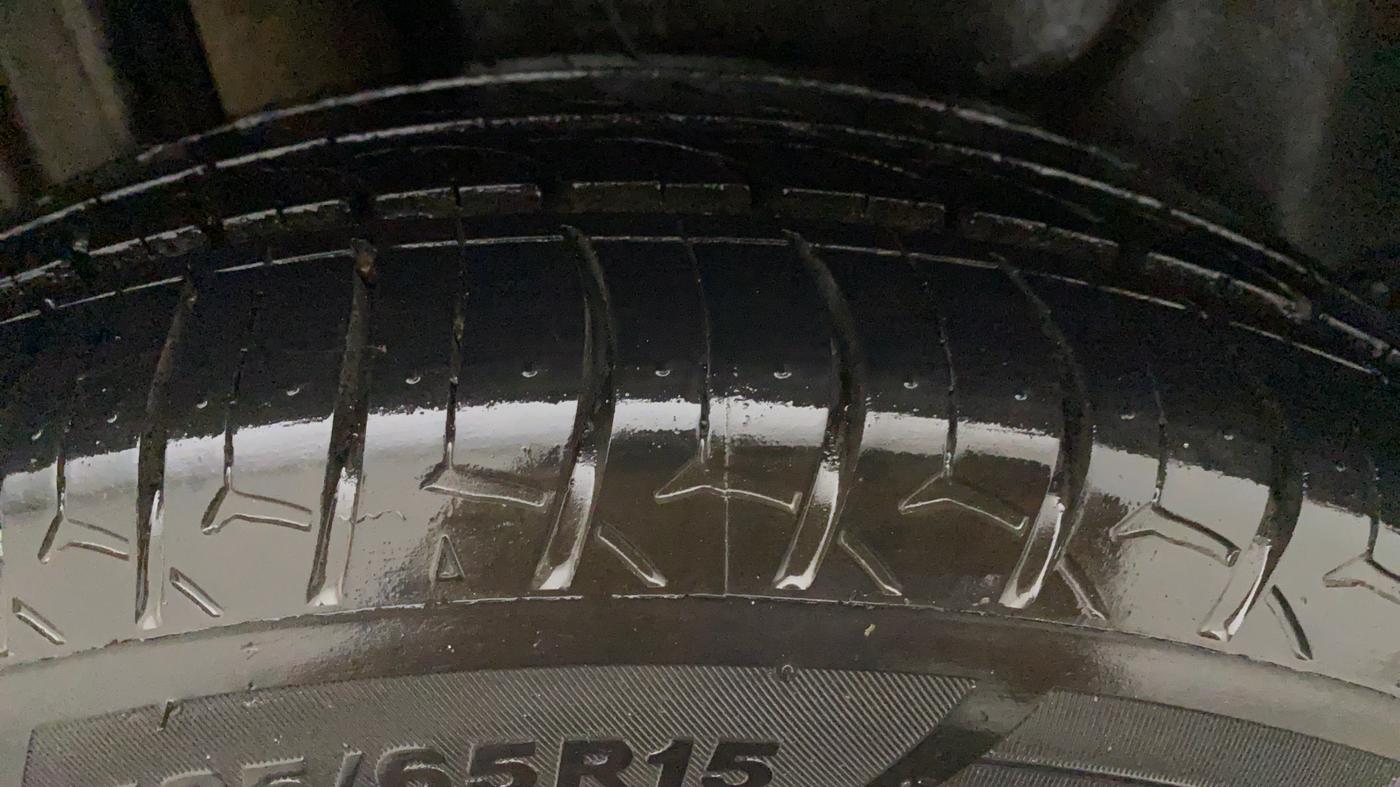 2016 Maruti Swift Dzire VXI AT, Petrol, Automatic, 92,121 km, Right Front Tyre Tread