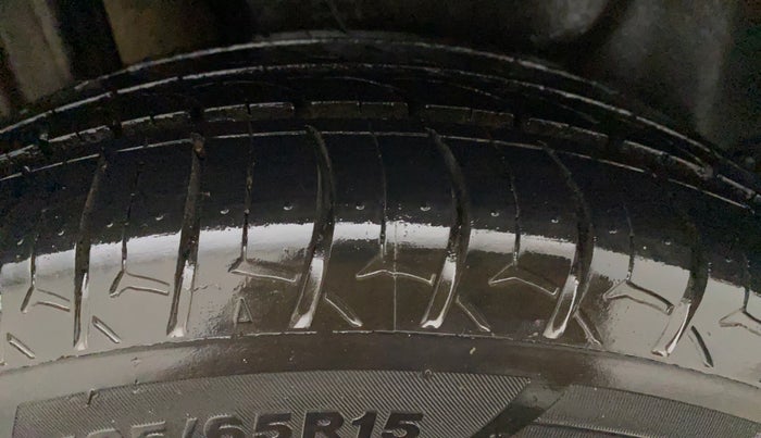 2016 Maruti Swift Dzire VXI AT, Petrol, Automatic, 92,121 km, Right Front Tyre Tread