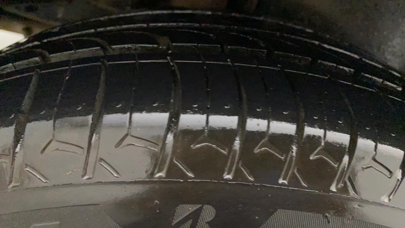 2016 Maruti Swift Dzire VXI AT, Petrol, Automatic, 92,121 km, Right Rear Tyre Tread