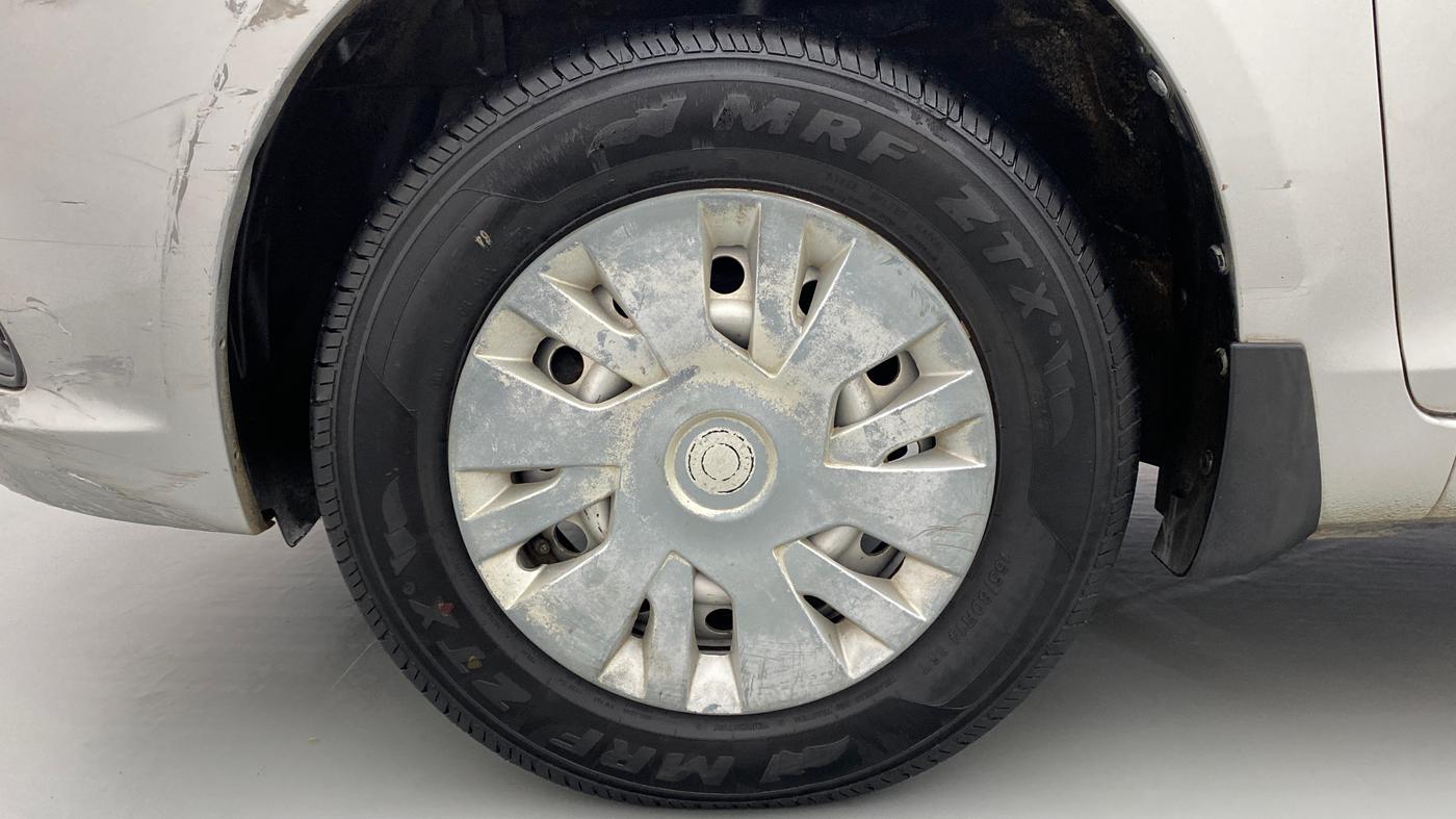 2015 Maruti Swift Dzire LXI, Petrol, Manual, 33,767 km, Left Front Wheel