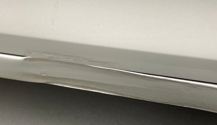 2015 Maruti Swift Dzire LXI, Petrol, Manual, 33,767 km, Driver-side door - Minor scratches