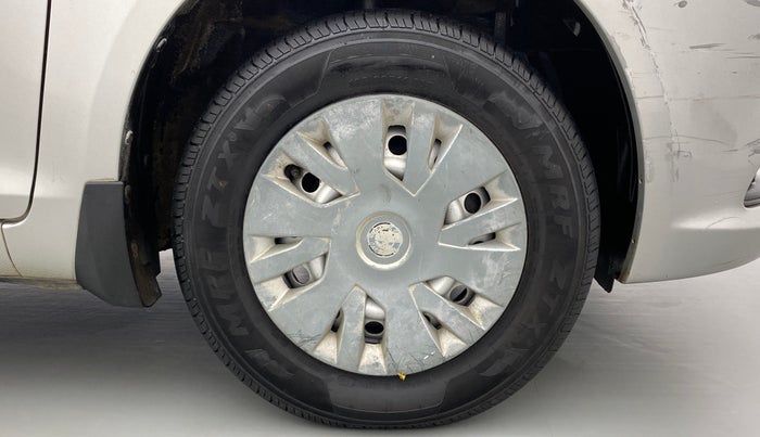 2015 Maruti Swift Dzire LXI, Petrol, Manual, 33,767 km, Right Front Wheel