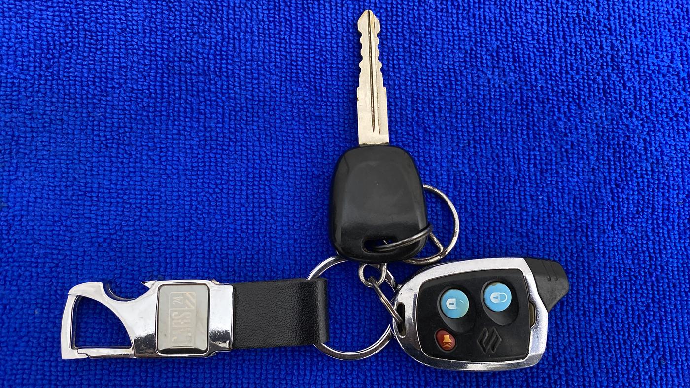 2015 Maruti Swift Dzire LXI, Petrol, Manual, 33,767 km, Key Close Up