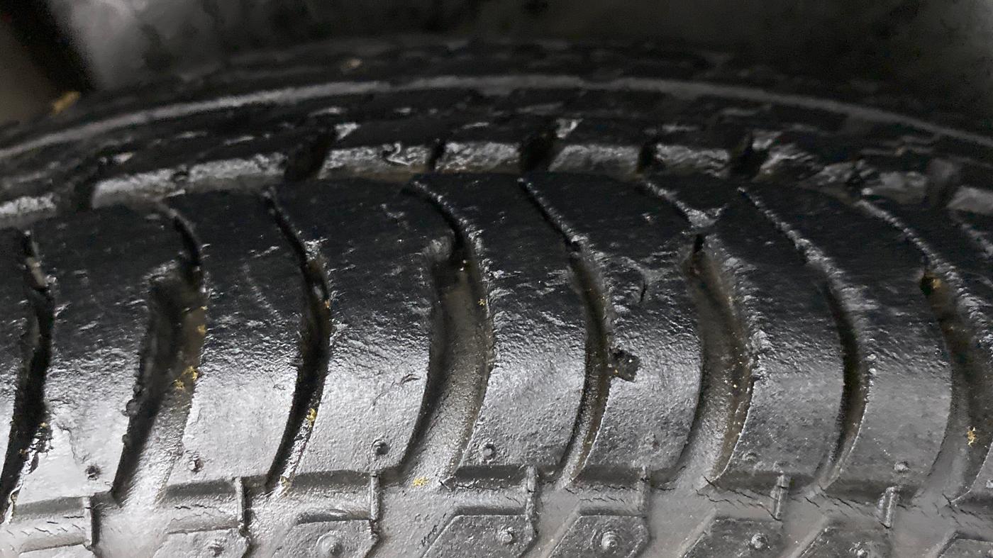 2015 Maruti Swift Dzire LXI, Petrol, Manual, 33,767 km, Right Rear Tyre Tread