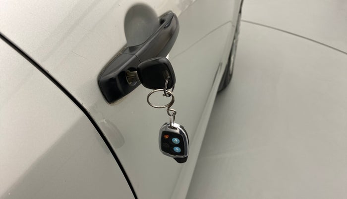 2015 Maruti Swift Dzire LXI, Petrol, Manual, 33,767 km, Lock system - Dork lock functional only from remote key