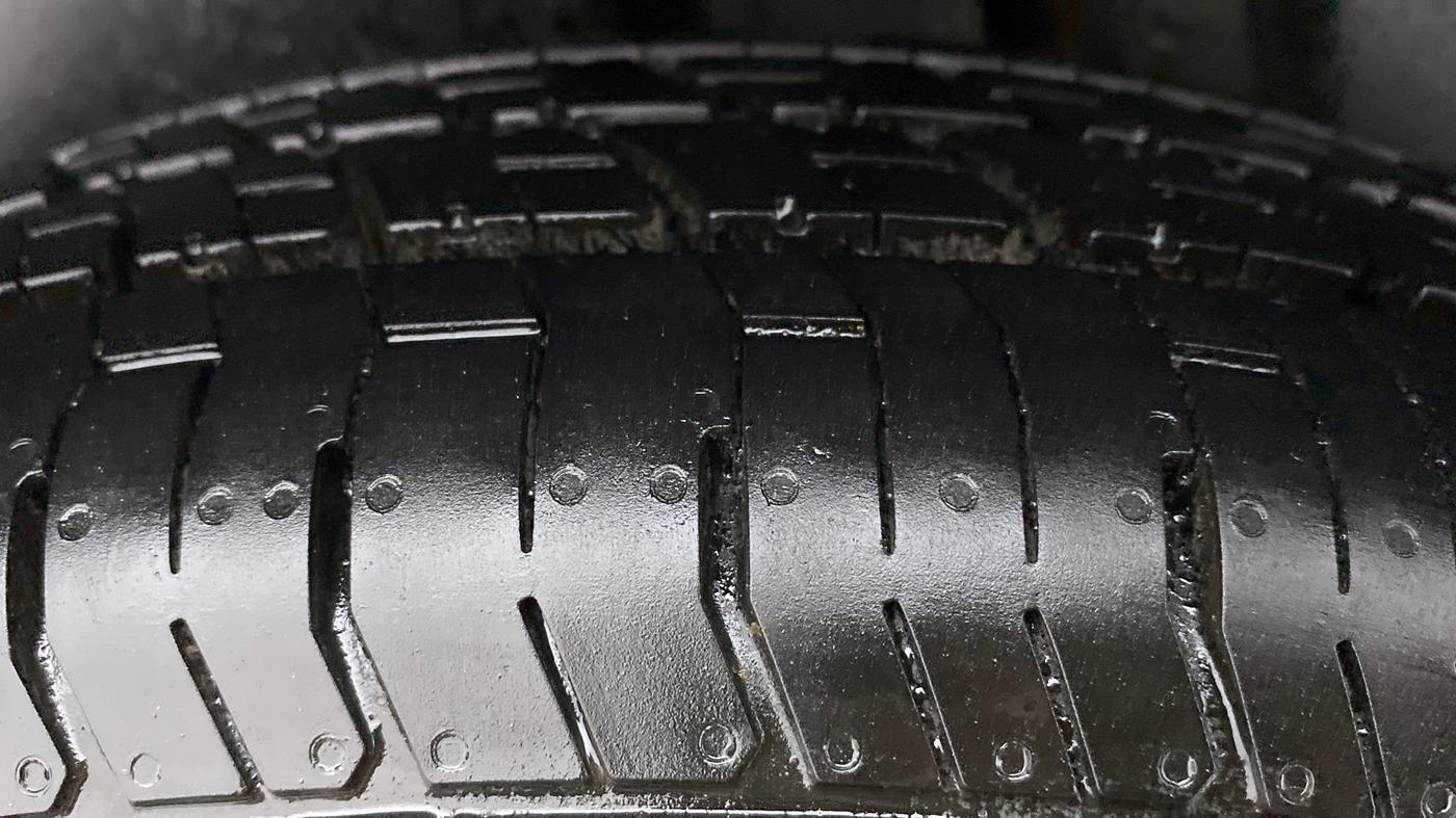 2015 Maruti Swift Dzire LXI, Petrol, Manual, 33,767 km, Left Rear Tyre Tread