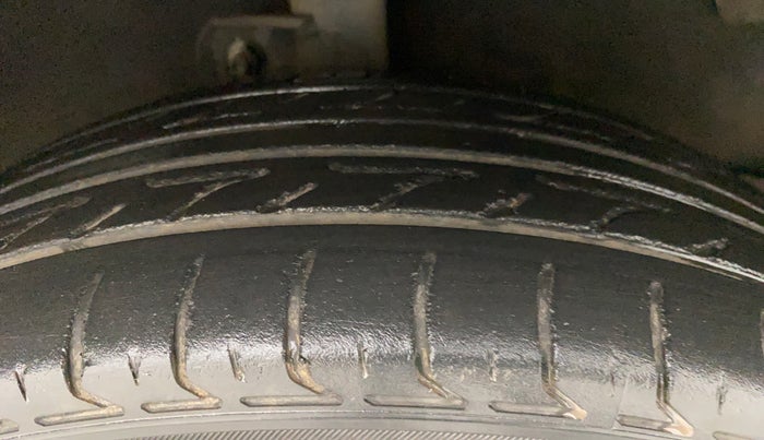 2013 Maruti A Star VXI (ABS) AT, Petrol, Automatic, 67,729 km, Right Front Tyre Tread