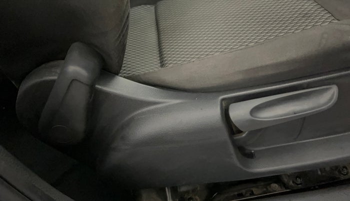 2017 Volkswagen Vento COMFORTLINE 1.6, Petrol, Manual, 75,158 km, Driver Side Adjustment Panel