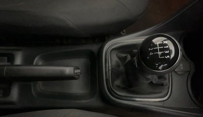 2017 Volkswagen Vento COMFORTLINE 1.6, Petrol, Manual, 75,158 km, Gear Lever