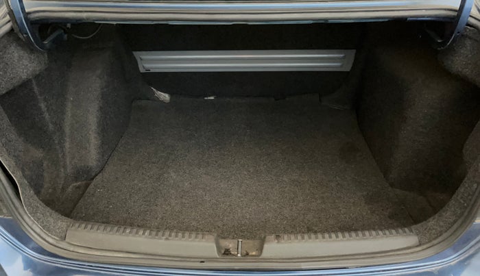 2017 Volkswagen Vento COMFORTLINE 1.6, Petrol, Manual, 75,158 km, Boot Inside