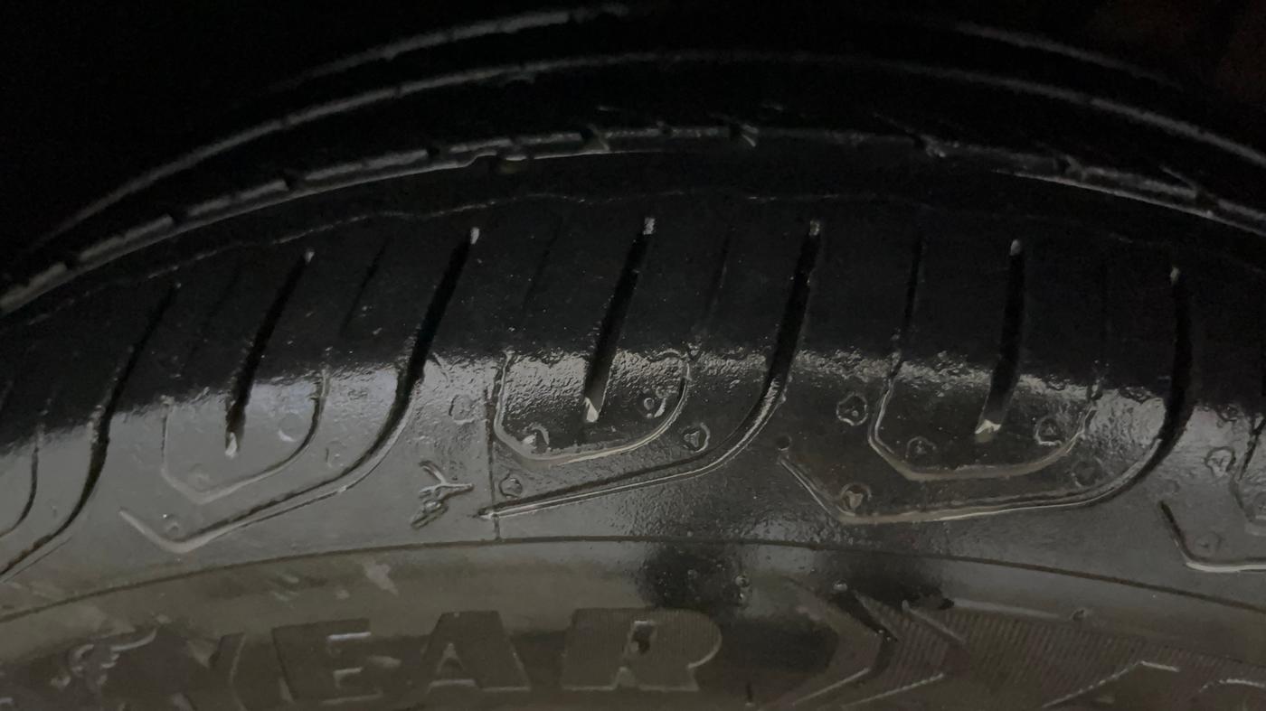 2017 Volkswagen Vento COMFORTLINE 1.6, Petrol, Manual, 75,158 km, Left Front Tyre Tread