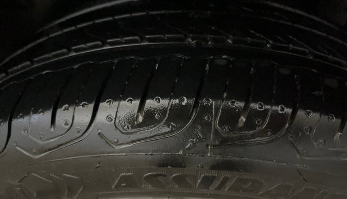 2017 Volkswagen Vento COMFORTLINE 1.6, Petrol, Manual, 75,158 km, Left Rear Tyre Tread