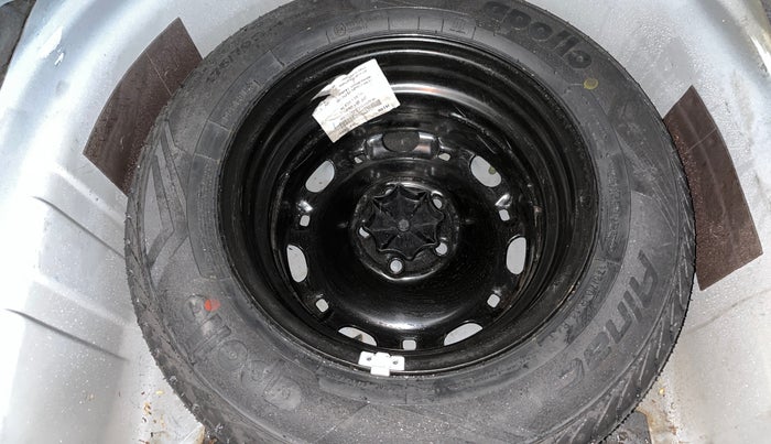 2017 Volkswagen Vento COMFORTLINE 1.6, Petrol, Manual, 75,158 km, Spare Tyre