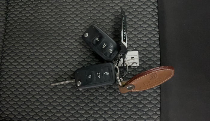 2017 Volkswagen Vento COMFORTLINE 1.6, Petrol, Manual, 75,158 km, Key Close Up