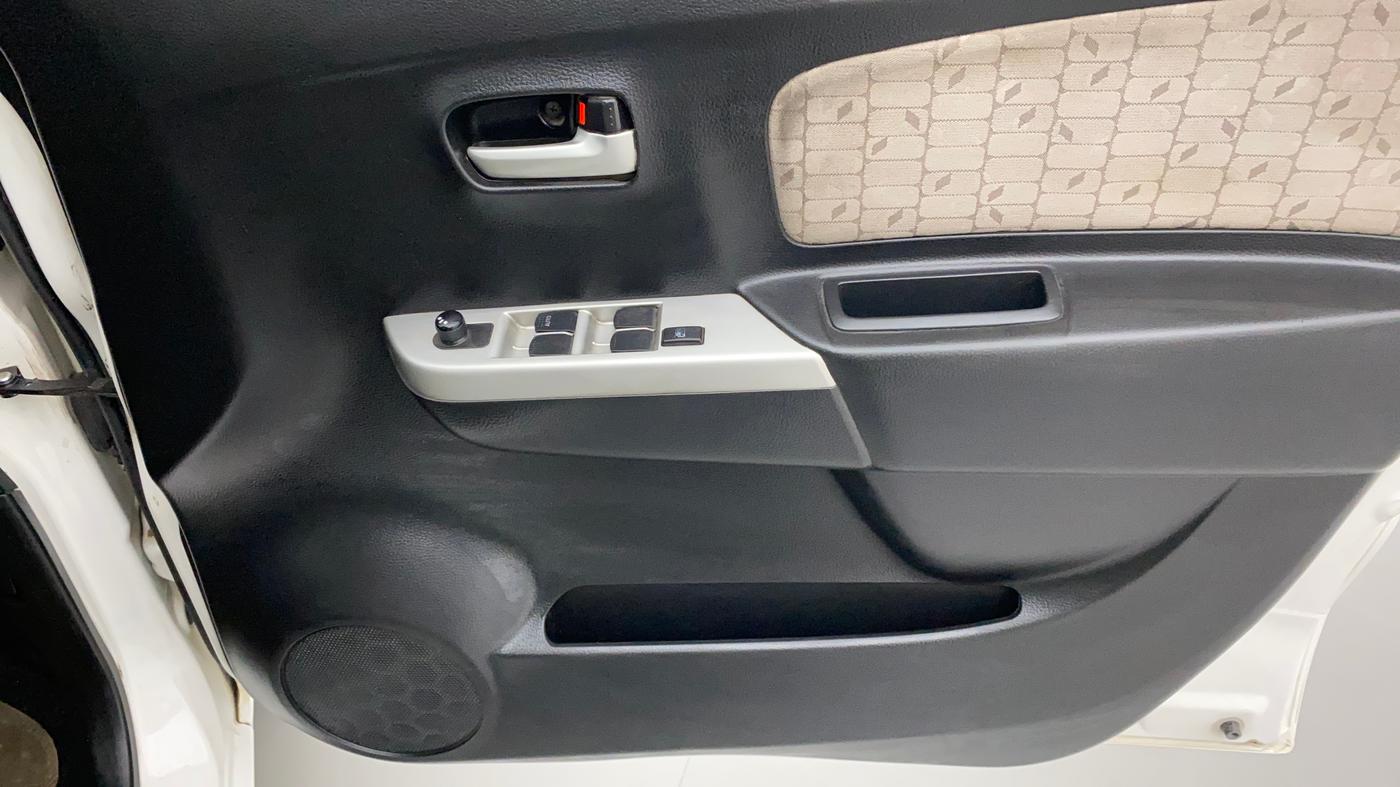 2016 Maruti Wagon R 1.0 VXI AMT, Petrol, Automatic, 65,129 km, Driver Side Door Panels Control