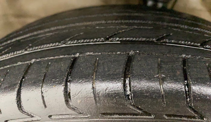 2016 Maruti Wagon R 1.0 VXI AMT, Petrol, Automatic, 65,129 km, Left Front Tyre Tread