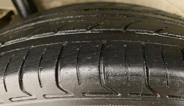 2016 Maruti Wagon R 1.0 VXI AMT, Petrol, Automatic, 65,129 km, Right Rear Tyre Tread