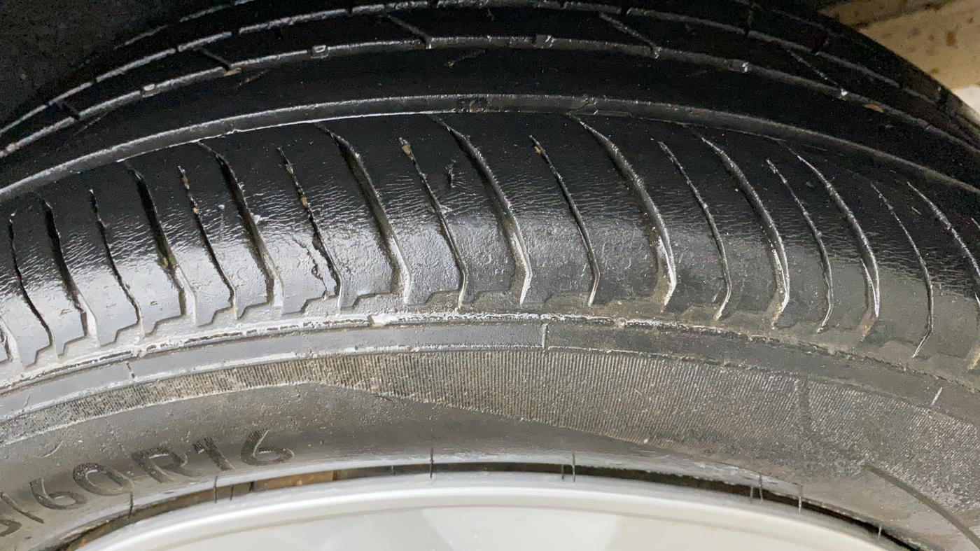 2021 Nissan MAGNITE XL, Petrol, Manual, 47,315 km, Left Rear Tyre Tread