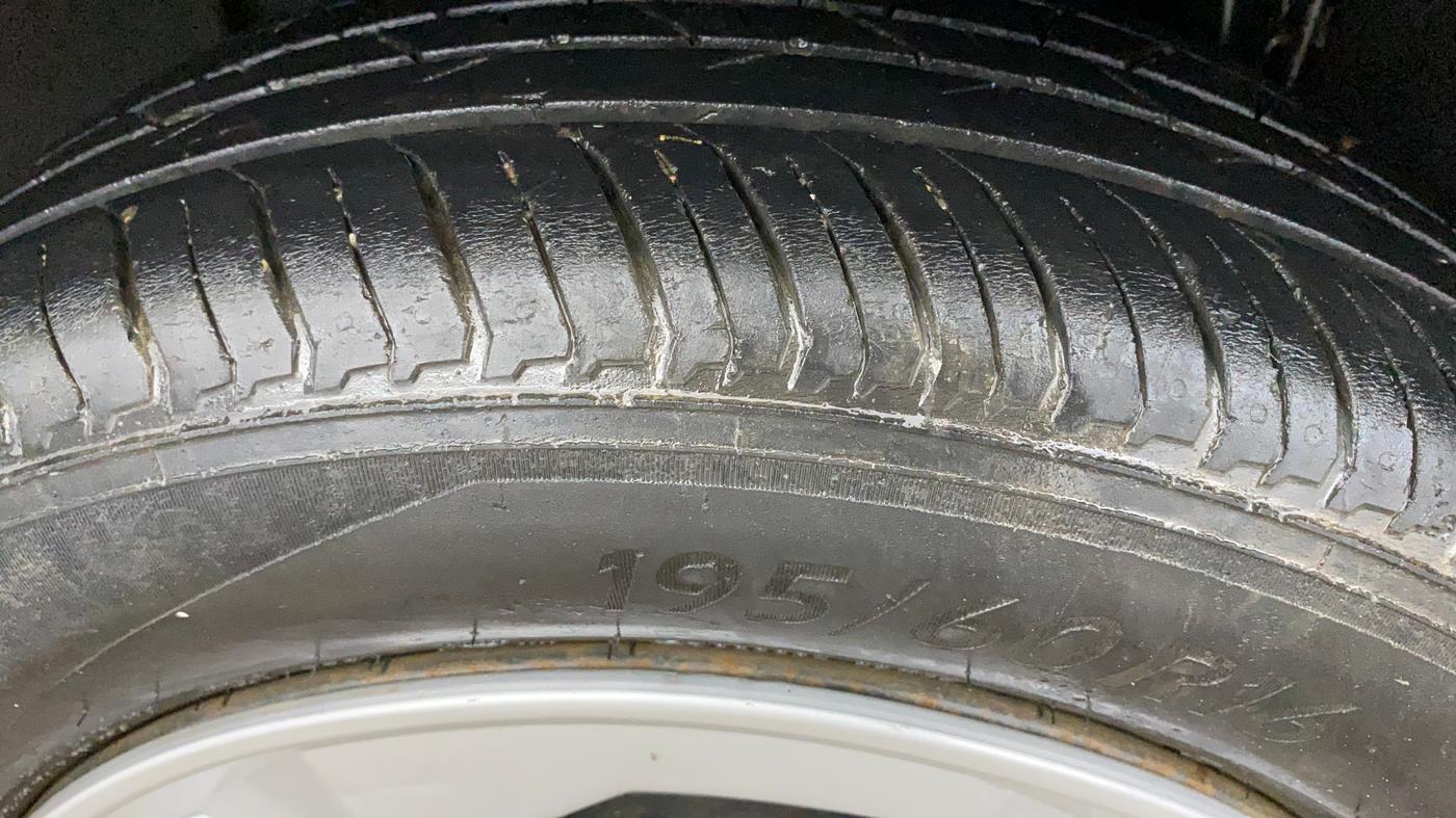 2021 Nissan MAGNITE XL, Petrol, Manual, 47,315 km, Right Rear Tyre Tread