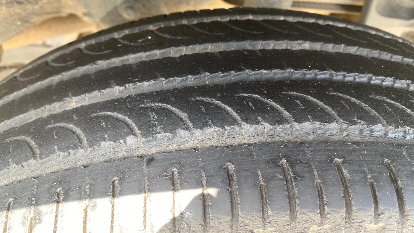 2014 Renault Duster 85 PS RXL DIESEL, Diesel, Manual, 1,36,899 km, Left Rear Tyre Tread