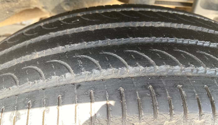 2014 Renault Duster 85 PS RXL DIESEL, Diesel, Manual, 1,36,899 km, Left Rear Tyre Tread