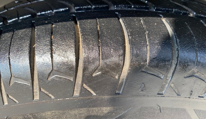 2020 Renault TRIBER RXT, Petrol, Manual, 61,393 km, Left Front Tyre Tread