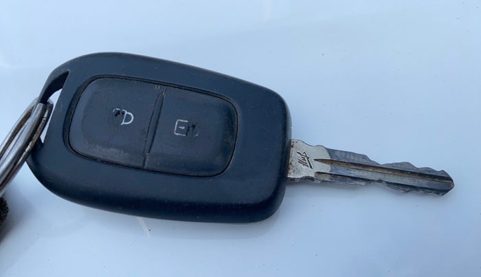 2020 Renault TRIBER RXT, Petrol, Manual, 61,393 km, Key Close Up