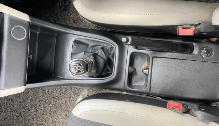 2020 Renault TRIBER RXT, Petrol, Manual, 61,393 km, Gear Lever