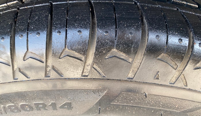 2020 Renault TRIBER RXT, Petrol, Manual, 61,393 km, Right Rear Tyre Tread