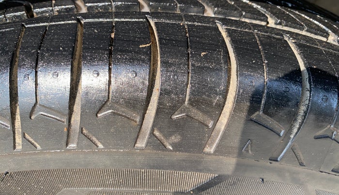 2020 Renault TRIBER RXT, Petrol, Manual, 61,393 km, Left Rear Tyre Tread