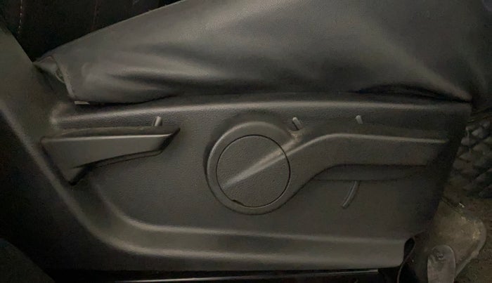 2021 Mahindra Thar LX PETROL HT 4WD AT, Petrol, Automatic, 55,622 km, Driver Side Adjustment Panel