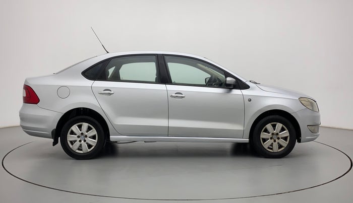 2013 Skoda Rapid AMBITION 1.6 TDI CR MT, Diesel, Manual, 77,104 km, Right Side View