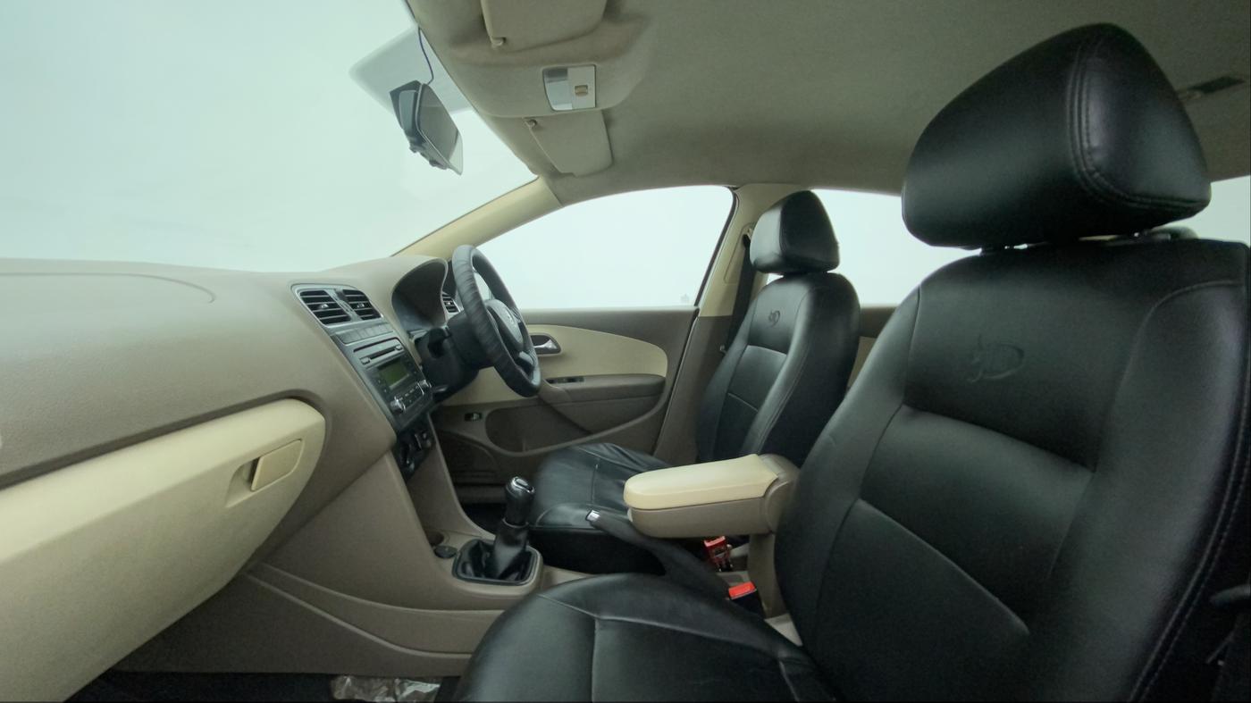 2013 Skoda Rapid AMBITION 1.6 TDI CR MT, Diesel, Manual, 77,104 km, Right Side Front Door Cabin