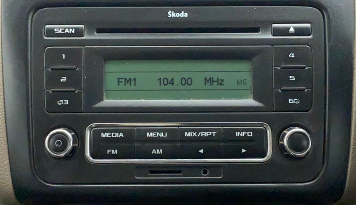 2013 Skoda Rapid AMBITION 1.6 TDI CR MT, Diesel, Manual, 77,104 km, Infotainment System