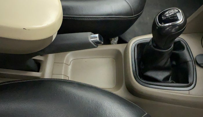 2013 Skoda Rapid AMBITION 1.6 TDI CR MT, Diesel, Manual, 77,104 km, Gear Lever