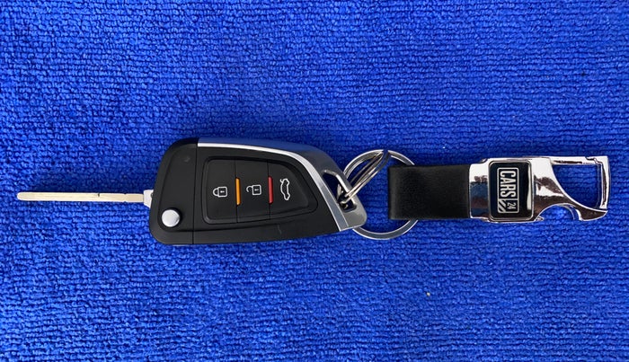 2013 Skoda Rapid AMBITION 1.6 TDI CR MT, Diesel, Manual, 77,104 km, Key Close Up