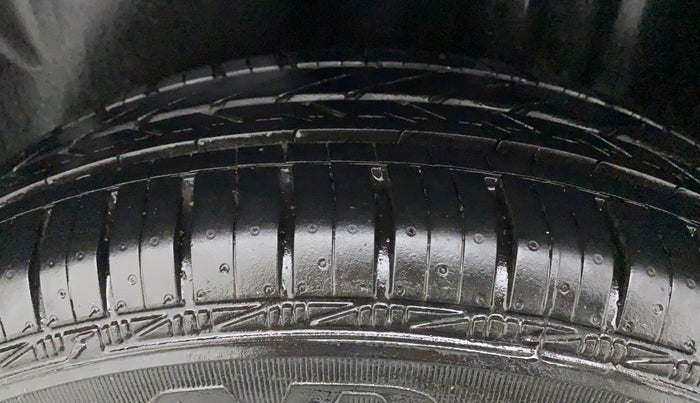 2013 Skoda Rapid AMBITION 1.6 TDI CR MT, Diesel, Manual, 77,104 km, Left Rear Tyre Tread