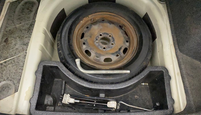 2013 Skoda Rapid AMBITION 1.6 TDI CR MT, Diesel, Manual, 77,104 km, Spare Tyre