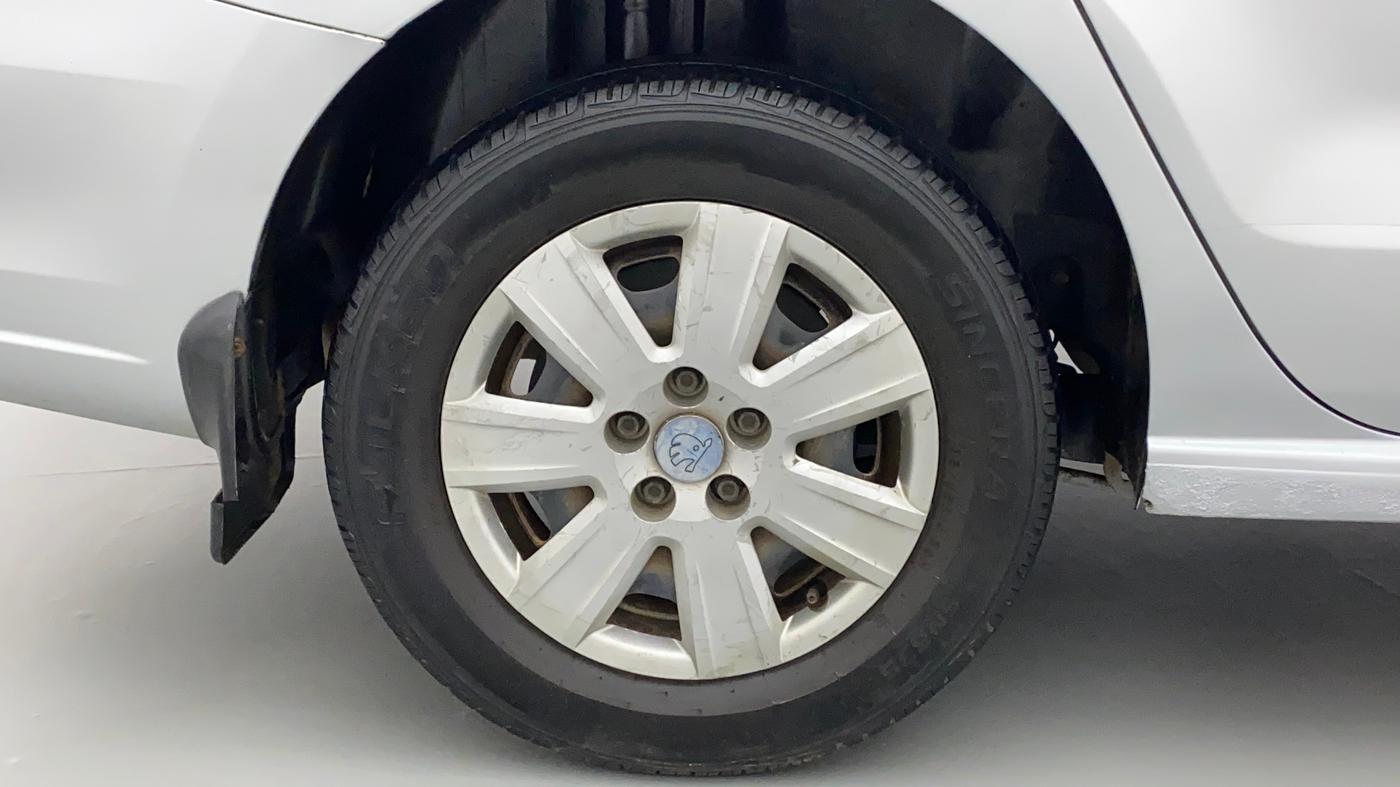 2013 Skoda Rapid AMBITION 1.6 TDI CR MT, Diesel, Manual, 77,104 km, Right Rear Wheel