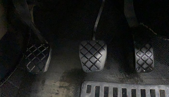 2013 Skoda Rapid AMBITION 1.6 TDI CR MT, Diesel, Manual, 77,104 km, Pedals