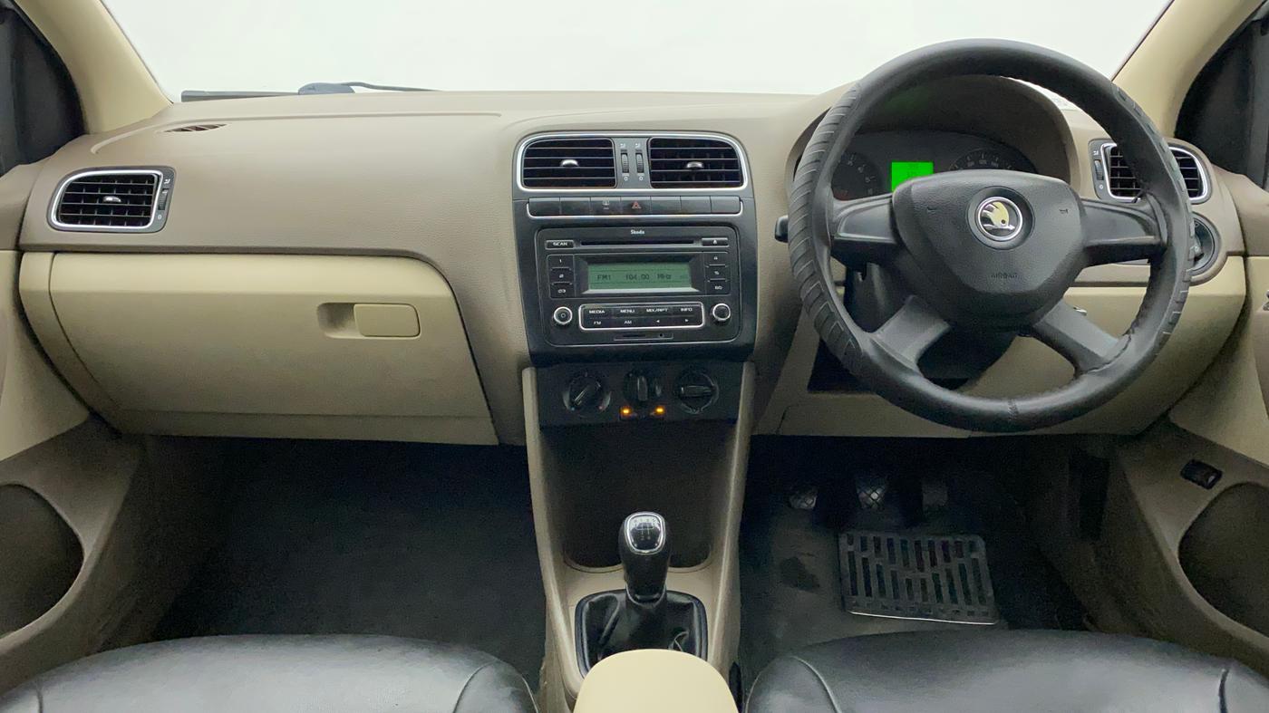 2013 Skoda Rapid AMBITION 1.6 TDI CR MT, Diesel, Manual, 77,104 km, Dashboard