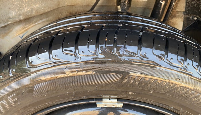 2024 Tata NEXON Smart Plus 1.2 Revotron 6 AMT, Petrol, Automatic, 14,400 km, Left Rear Tyre Tread