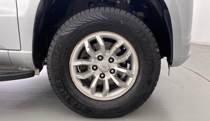 2016 Mahindra TUV300 T8, Diesel, Manual, 76,125 km, Right Front Wheel