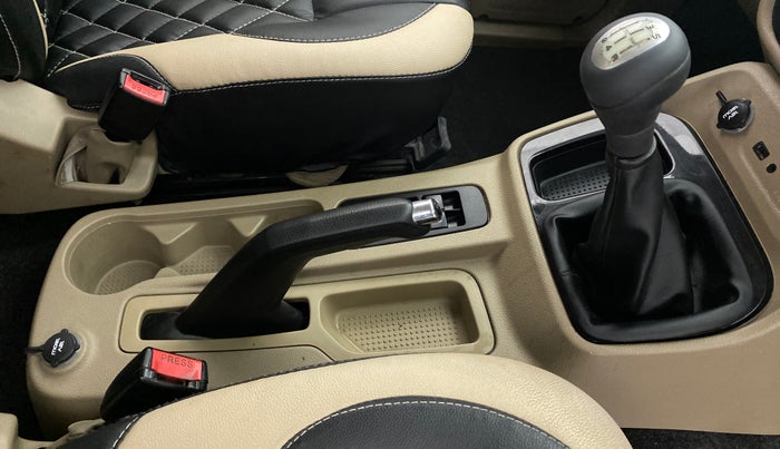 2016 Mahindra TUV300 T8, Diesel, Manual, 76,125 km, Gear Lever